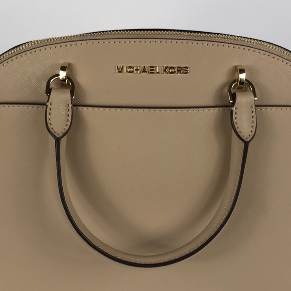 Michael a Kors Emmy a Oyster Lg Dome Satchel - Picture 3 of 6